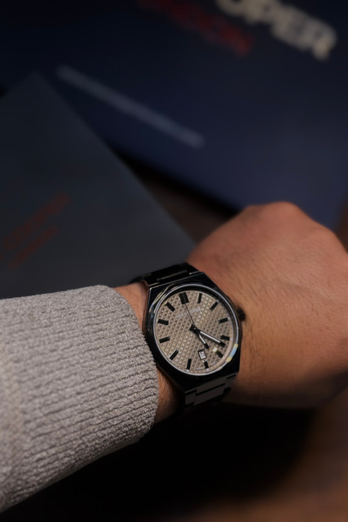 نمای روی مچ