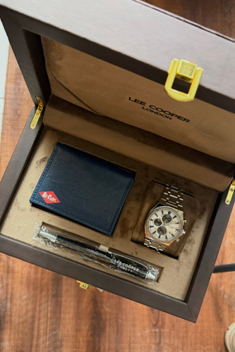 ساعت به همراه پک جذاب