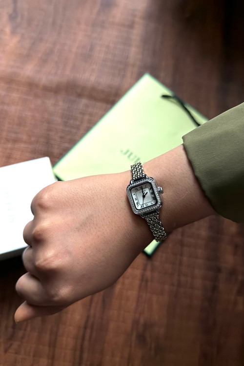 نمای روی مچ