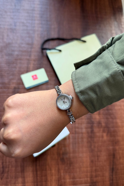 نمایی روی دست